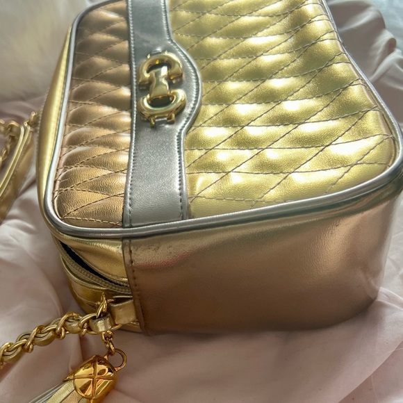 - Quilted metallic crossbody - Picture 6 of 15